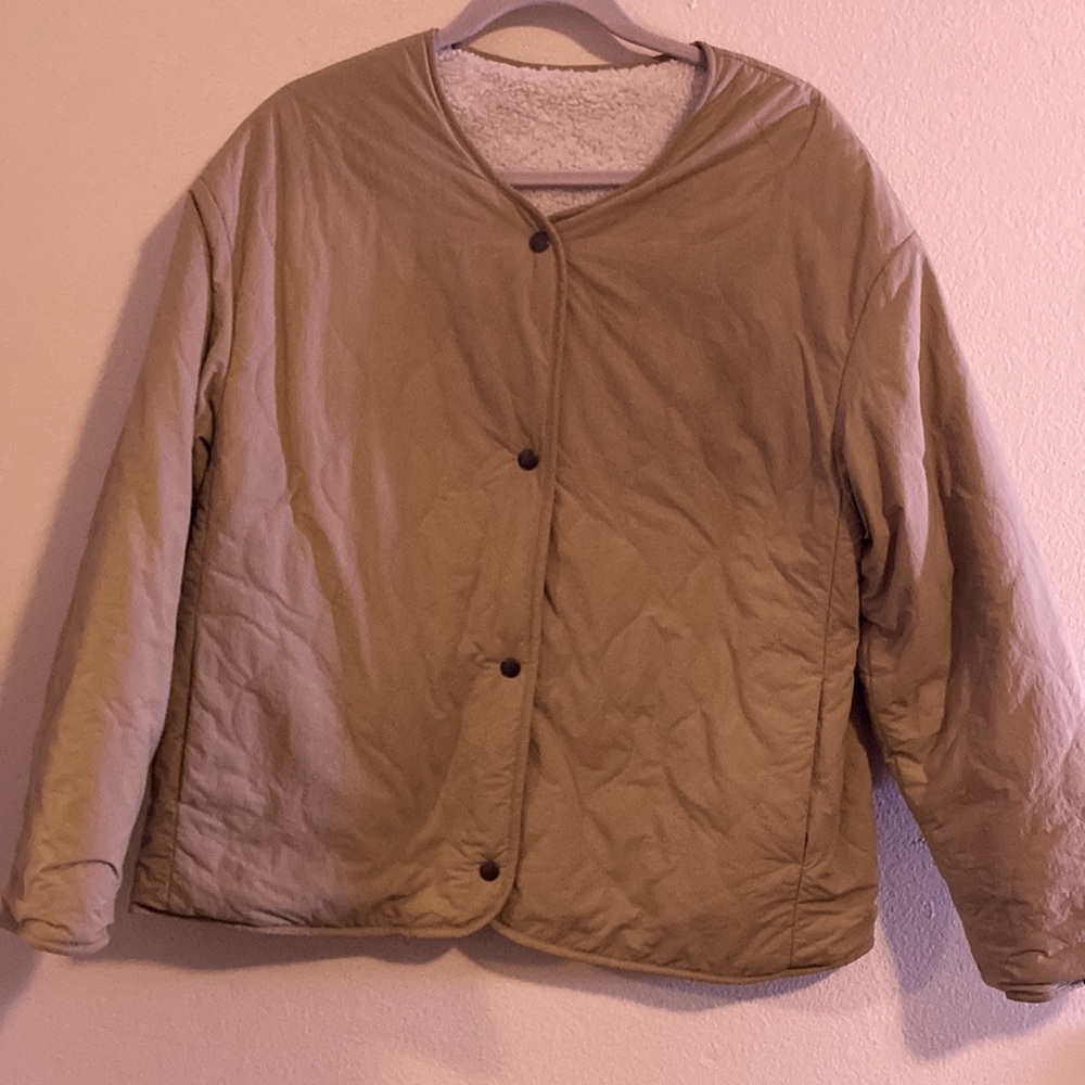 Medium button-up reversible puff jacket